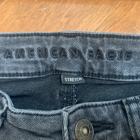 American Eagle Stretch Curvy High Waist Mom Jean, Black/Gray Size 8 - Picture 3 of 6
